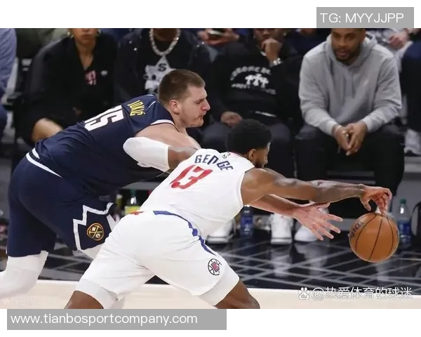 特纳状态低迷12投仅中3三分球表现惨淡仅得14分7篮板2助攻 特纳状态低迷12投仅中3三分球表现惨淡仅得14分7篮板2助攻