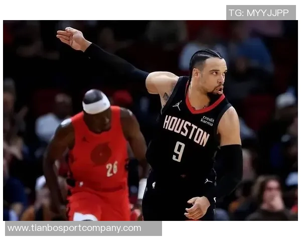 狄龙表现起伏外线不佳11投5中拿下12分4助攻3抢断三分球命中率低迷 狄龙表现起伏外线不佳11投5中拿下12分4助攻3抢断三分球命中率低迷