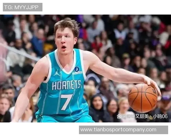 克尼佩尔三场比赛连续得分20成为本届新秀中的首位表现稳定的球员 克尼佩尔三场比赛连续得分20成为本届新秀中的首位表现稳定的球员