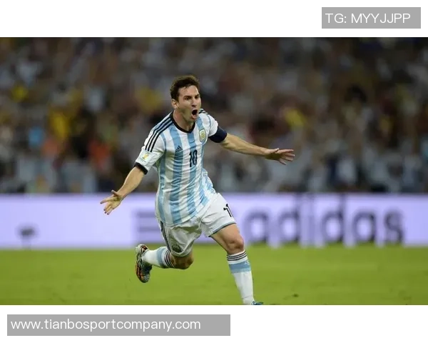 梅西在社交媒体分享照片宣布前往阿根廷国家队报到的喜悦心情