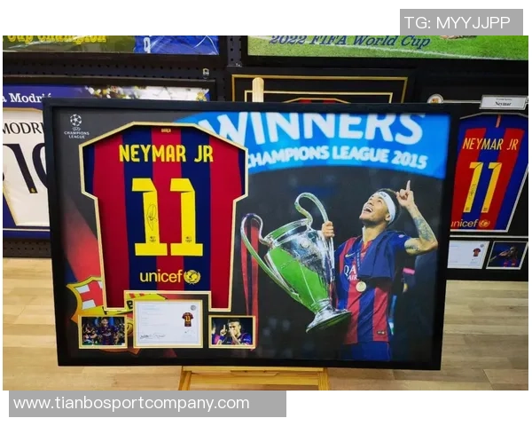 内马尔在桑托斯生涯打入150球庆祝仪式上获赠特别纪念品